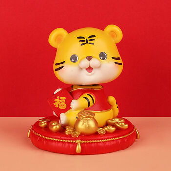 可爱小老虎年喜庆本命年汽车摆件车载车内饰品车上中控台装饰用品