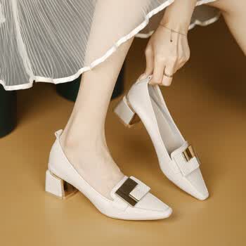 foolshasfortune米白色软皮高跟鞋女粗跟新款方头小皮鞋通勤方扣深口