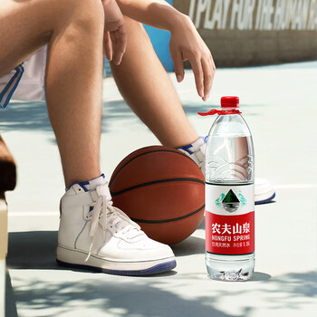 农夫山泉 饮用水 饮用天然水1.5L 1*12瓶 整箱装 塑膜随机发货 农夫山泉 饮用水 饮用天然水1.5L 1*12瓶 整箱装 塑膜随机发货