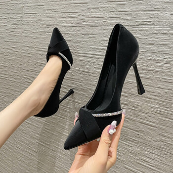 鑫源恒日本品牌皮尖头单鞋女性感水钻女神范细跟高跟鞋女韩国夏黑色