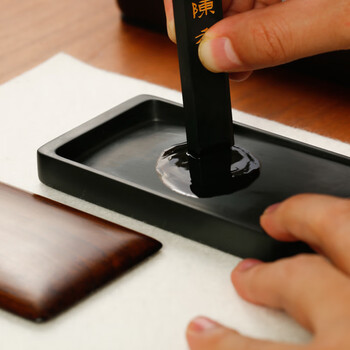 弘梅 手工修水4.8寸砚台歙砚 原石研墨书写国画绘画墨盒修水素砚 文房四宝礼盒装砚台带盖 弘梅 手工修水4.8寸砚台歙砚 原石研墨书写国画绘画墨盒修水素砚 文房四宝礼盒装砚台带盖