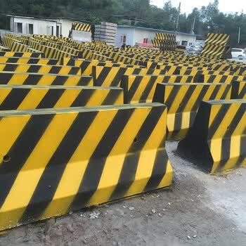 水泥隔离墩水泥隔离墩混泥土护栏基座道路隔离墩红白高速分流安全防撞
