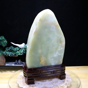 璀璨星辰：解读水晶手链的神奇魅力