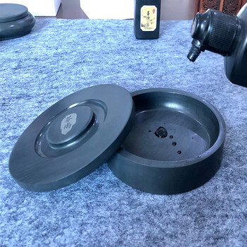 芬尚wf-yt-146 文房四宝之砚台 5寸新元池砚 水波纹眉纹带盖砚台 盛墨久贮不干研墨下墨快 芬尚wf-yt-146 文房四宝之砚台 5寸新元池砚 水波纹眉纹带盖砚台 盛墨久贮不干研墨下墨快