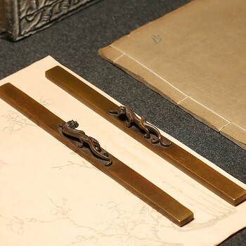 弘梅【全网低价】螭龙镇尺镇纸 青铜仿古多功能毛笔架 文房四宝礼品礼盒高档镇尺铜器摆件 弘梅【全网低价】螭龙镇尺镇纸 青铜仿古多功能毛笔架 文房四宝礼品礼盒高档镇尺铜器摆件