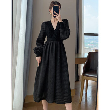 早春连衣裙法式复古黑色领连衣裙女秋冬新款收腰显瘦赫本风泡泡袖长裙