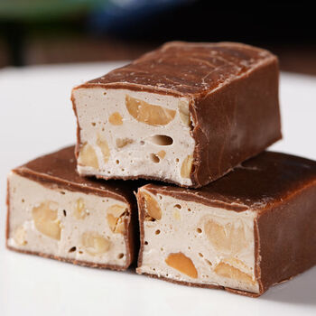 果仁花生夹心巧克力牛轧糖批发 花生夹心巧克力 30条