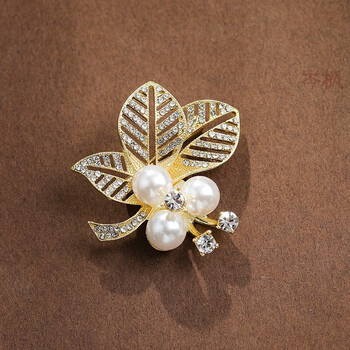 岑枫高档轻奢珍珠叶子胸针女精致胸花防走光别针个性毛衣固金色衣固