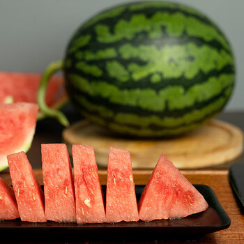 玫栀2023现摘甘美4k西瓜新鲜脆甜多汁薄皮大西瓜当季时令水果 6-7斤
