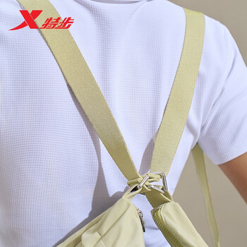 特步运动户外潮流时尚挎包876237130006 浅绿 均码