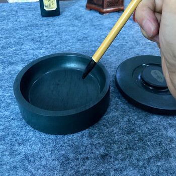 芬尚wf-yt-146 文房四宝之砚台 5寸新元池砚 水波纹眉纹带盖砚台 盛墨久贮不干研墨下墨快 芬尚wf-yt-146 文房四宝之砚台 5寸新元池砚 水波纹眉纹带盖砚台 盛墨久贮不干研墨下墨快