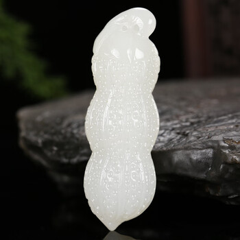 【寓意早生贵子】和田玉白玉精雕细琢花生男女士挂件37.