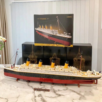 乐高135米泰坦尼克号积木船大型邮轮9090颗粒高难度拼装适用玩具高