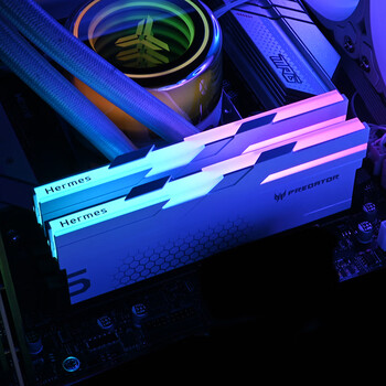 宏碁掠夺者（PREDATOR）32G(16G×2)套装 DDR5 8000频率 台式机内存条 Hermes冰刃系列 RGB灯条(C36) 珍珠白 AI电脑配件