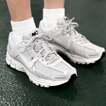 耐克（NIKE）男鞋2024夏款AIR ZOOM VOMERO运动休闲气垫缓震透气跑步鞋DA7245 BV1358-001 /VOMERO 5 42