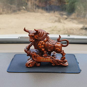 宏翎 创意牛摆件汽车用品纳福金牛牛气冲天装饰品树脂工艺品 抬头款