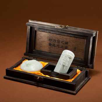 临宝得乐老樟木古匣蓝田玉印二件套陕西特色中国特色礼品送老外老樟木