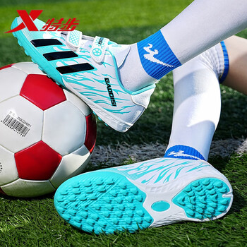 特步断码卡塔尔世界杯纪念款儿童足球鞋碎钉短钉防滑运动鞋男孩小白月