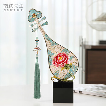 中国　青花　山水神獣文　馬頭琵琶　置物　M　R7978B 中国 青花 山水神獣文 馬頭琵琶 置物 M R7978B