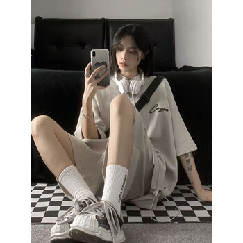 江米妮女生衣服搭配套装港风盐系运动套装女夏季学生宽松时尚短袖短裤