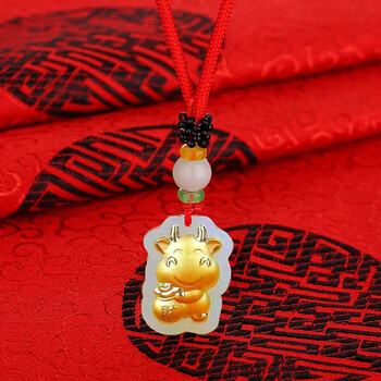 百年凤祥金牛金镶和田玉金生肖牛吊坠项链男女情侣款挂坠八方来财款
