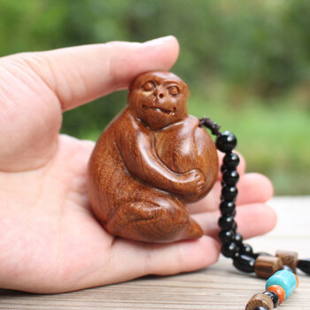 天然满金星木雕生肖猴子抱桃手把件老挝手工把玩件工艺小件猴子抱桃7