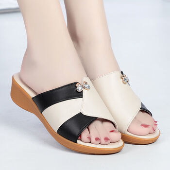 wangnai坡跟皮拖鞋女夏季2022新款时尚外穿厚底中年妈妈鞋舒适中跟凉