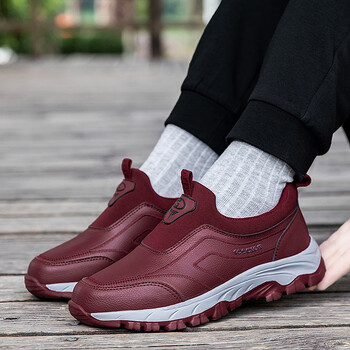 60岁妈妈秋装鞋子胖脚宽肥妈妈鞋秋冬一脚蹬二棉健步鞋皮面老北京老人