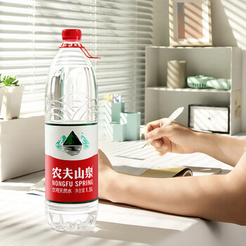 农夫山泉 饮用水 饮用天然水1.5L 1*12瓶 整箱装 塑膜随机发货 农夫山泉 饮用水 饮用天然水1.5L 1*12瓶 整箱装 塑膜随机发货