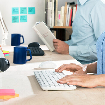 罗技（Logitech）MK295 键鼠套装 无线键鼠套装 办公键鼠套装 轻音键鼠套装 全尺寸 带无线2.4G接收器 白