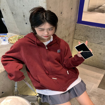 巾玖酒红色加绒字母连帽卫衣女秋季宽松休闲长袖帽衫拉链开衫外套上