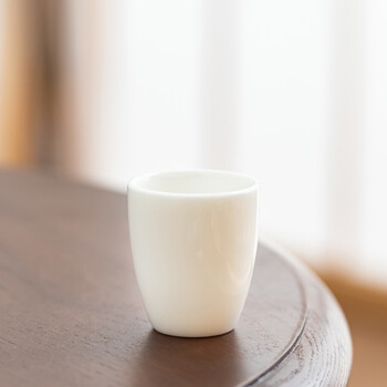 酒杯陶瓷白酒杯酒具白酒杯子一口杯大号二两杯家用高白企鹅纯白20毫升