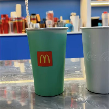 狮奥利兴麦当劳变色杯新加坡可口可乐杯子冷饮联名水杯遇冷渐变铝杯