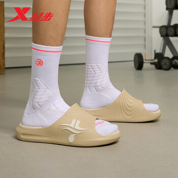 特步(xtep)运动拖鞋男子篮球拖鞋外穿软弹877219120006 黏土色/帆白