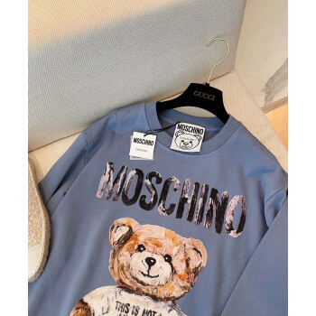 moschino卫衣上身图片