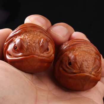 恋江南大榄大手球金蟾把件天然印尼大橄榄核雕刻文玩手把件手揉球一对