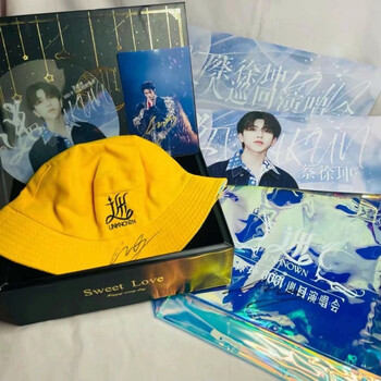蔡徐坤迷盒蔡徐坤迷演唱会亲笔签名应援礼盒签名渔夫帽签名照手幅扇子