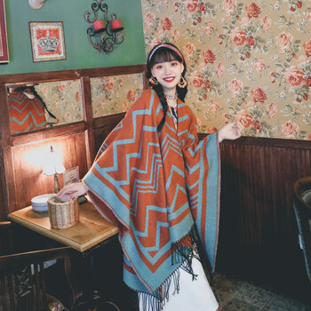 新彊民族风披肩西藏大西北甘南旅行衣服川西南斗篷新疆旅游夏季围脖