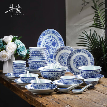 中国民間青花瓷 An extremely rare and superb blue and white 'dragon' dish