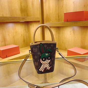 酷奇袋鼠kuqidaishu小包包女2023秋季新款时尚水桶包潮流印花可爱卡通