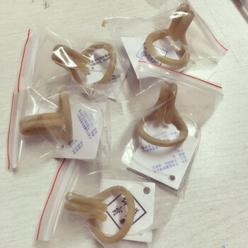 游泳花样队使用防滑防脱落钢丝鼻夹米白色