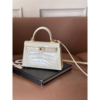 minitmute鳄纹裂皮黑色小号mini包/双肩带 Bottega Veneta Mini Loop 包女士- 黑色阿联酋| Level Shoes