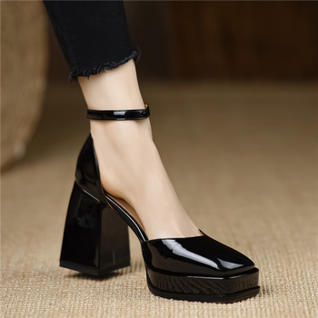 他她丫头老刘手工女鞋9cm夏季新款百搭时尚凉鞋防水台粗跟高跟漆皮