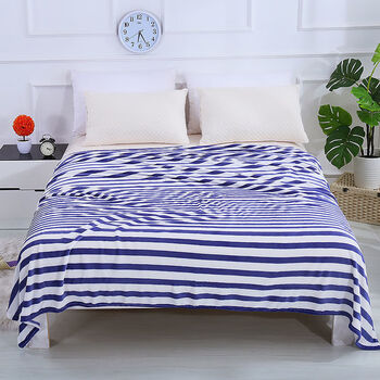 毛毯四季毯保暖午睡毯毛毯盖毯珊瑚绒毯子海军蓝70x100cm05斤膝盖毯