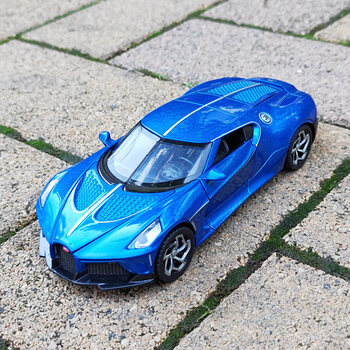 小号男孩子金属玩具车1:32布加迪黑夜之声四开门带声音灯光回力儿童