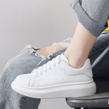 秋冬麦昆小白鞋新款女鞋百搭厚底内增高秋季运动休闲老白色j10女款36