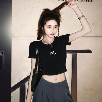 矮个子穿搭年轻款开学季炸街chic流行靓短款t恤女短袖黑色露脐高腰