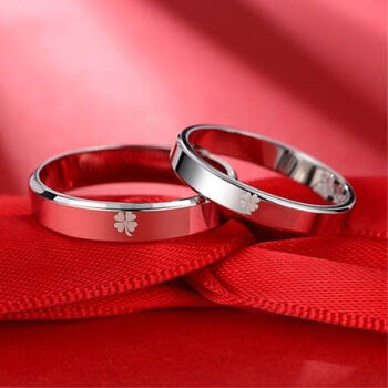 情侣戒指四叶草男女对戒日韩男女款戒指学生礼物刻字情侣戒指一对价