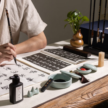 張小鳳文房四宝套装毛笔套装初学者小学生笔墨纸砚套装书法礼物书法套装节日新年礼盒【皓月千里礼盒】