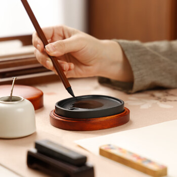 【全网低价】弘梅匠人手造砚台歙砚 青鱼子原石天然掌中宝带盖砚台 文房四宝礼品送礼礼盒装砚台 【全网低价】弘梅匠人手造砚台歙砚 青鱼子原石天然掌中宝带盖砚台 文房四宝礼品送礼礼盒装砚台